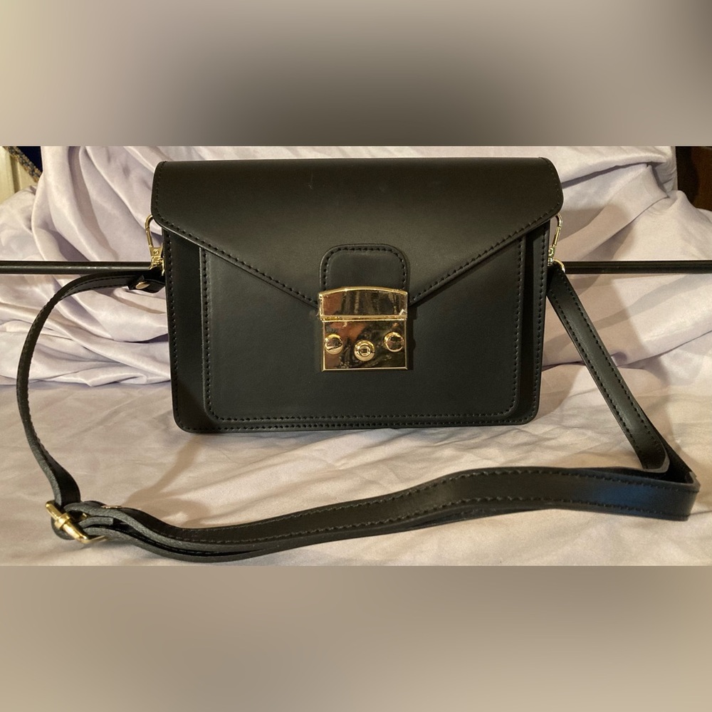 Elegant Black Leather Crossbody Bag